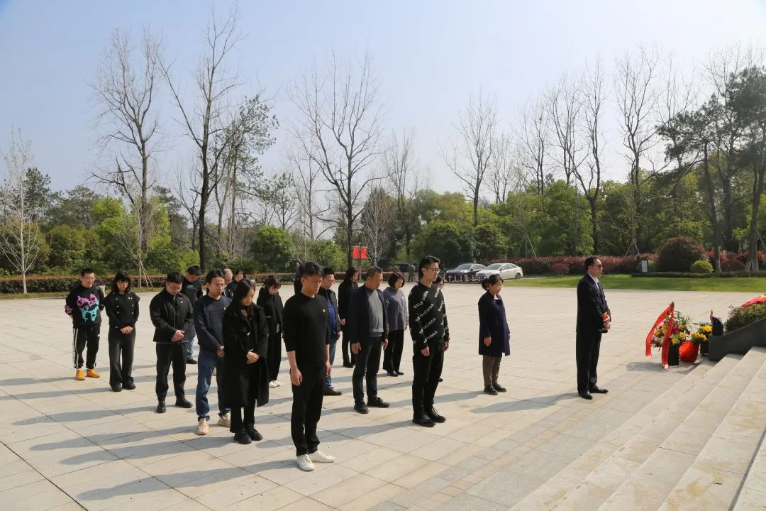 弘揚傳統(tǒng)精神，緬懷革命先烈 | 集團黨總支開展清明祭掃革命先烈活動